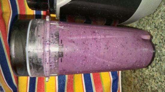 Lynette's berry almond smoothie