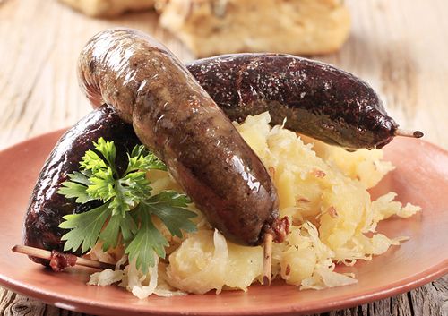 beer bratwurst and sauerkraut