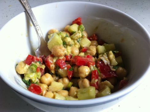 Chickpea, Red Pepper , and Avocado Salad