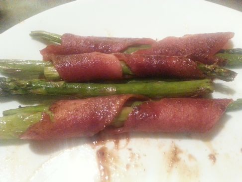 Sweet and Spicy Bacon Wrapped Asparagus Spears