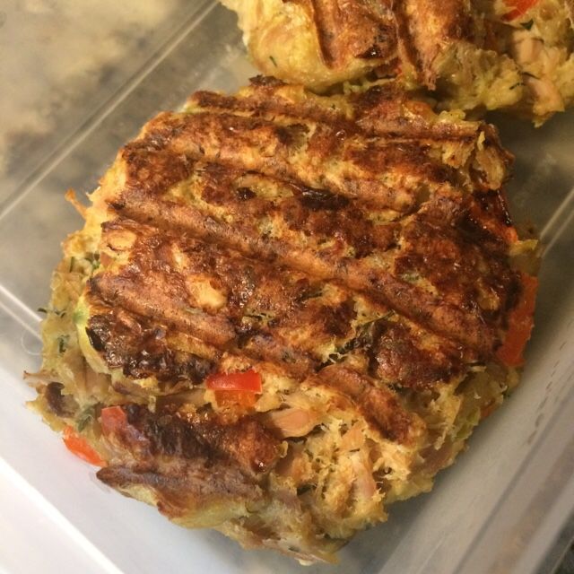 Tuna crab cake with avocado