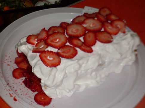 Strawberry-Cream Log