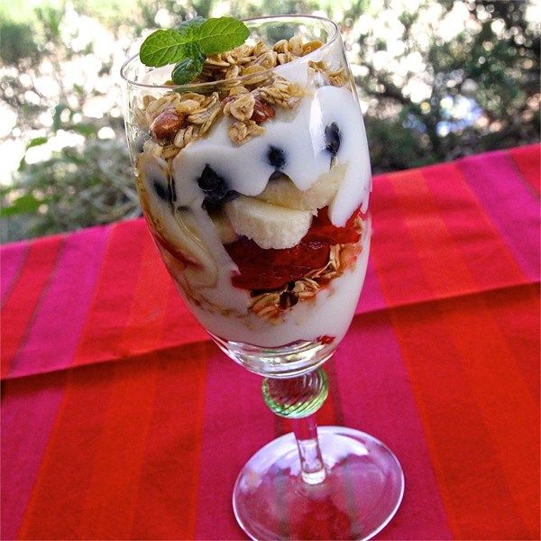 Easy Breakfasts-Yogurt Parfait (284 cal)