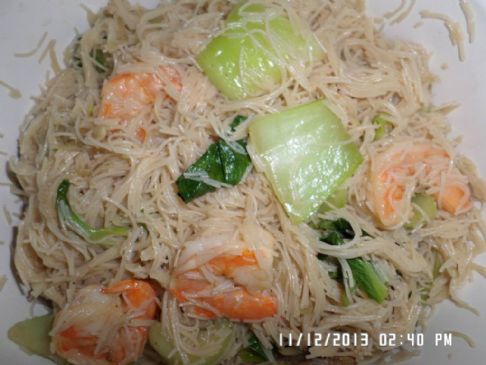 Stir Fry Rice Noodles with Baby Bok Choy and Shrimps