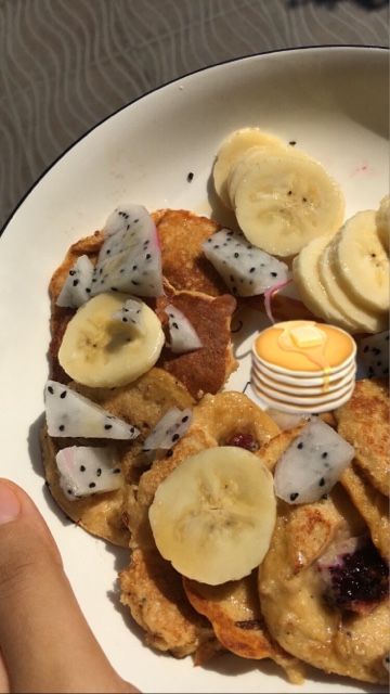 banana oat pancakes