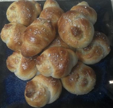 Quick Soft Pretzel Knots