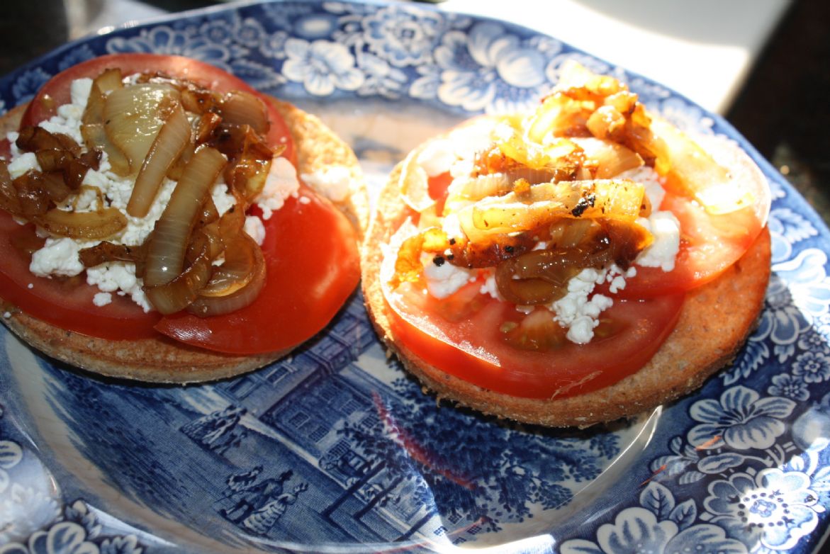 Tomato and Onion Bagel Thin Sandwich