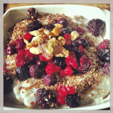 Mixed Berries Oatmeal with Bee Pollen