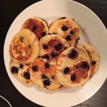 Fluffy Whey Protein and Blueberry Cinnamon Pancakes
