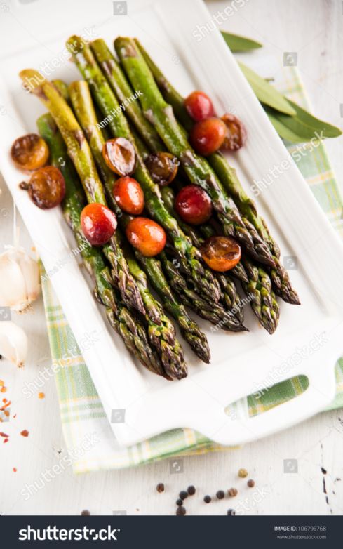 Sauteed asparagus and tomato with lemon (Brynn)