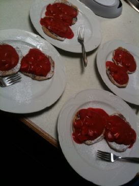 Whole wheat pankcakes with strawberry sauce