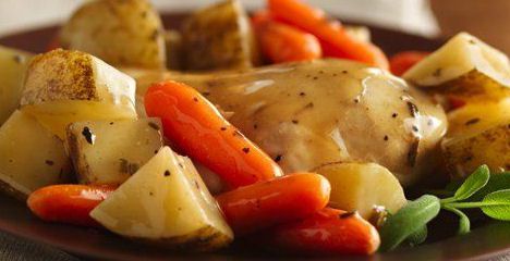 Chicken with country gravy and vegetables