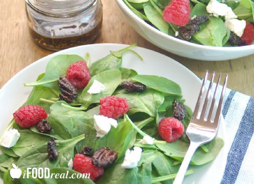 Spinach Salad with Raspberries, Goat Cheese and Candied Pecans
