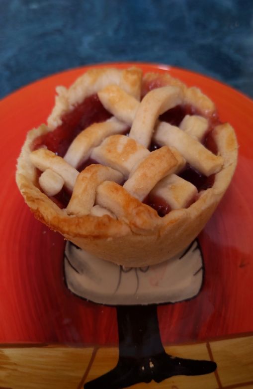 Muffin tin cherry pies