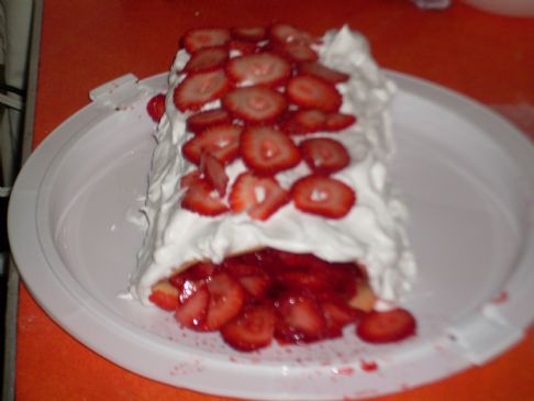 Strawberry-Cream Log