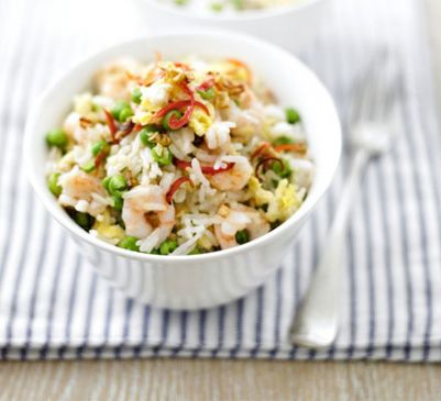 Egg fried rice with prawns and peas