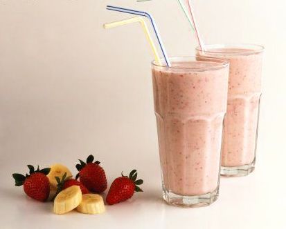 SWEET*TRINA's Strawberry-Peach-Banana BREAKFAST SMOOTHIE