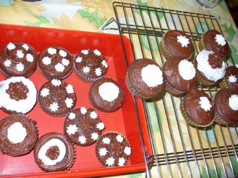 Delicious Chocolate Cake or cupcakes