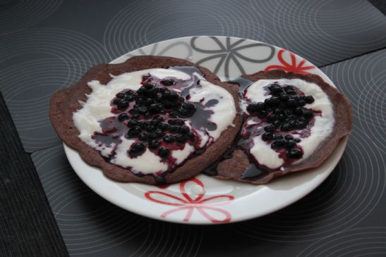 Chocopancakes with blueberries and yogurt