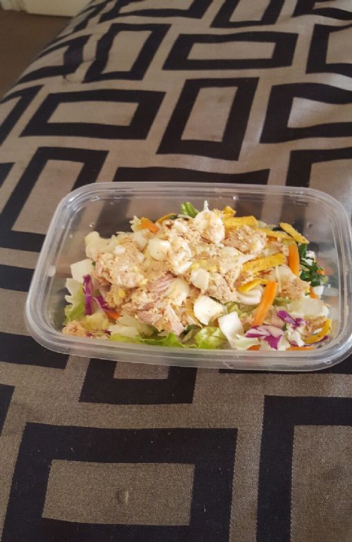 tuna on bed of salad